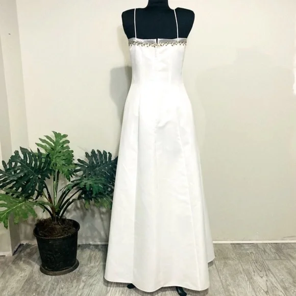 White Prom or Bridal Wedding Dress - Picture 3 of 16